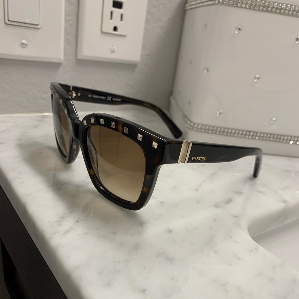Valentino rockstud sunglasses!